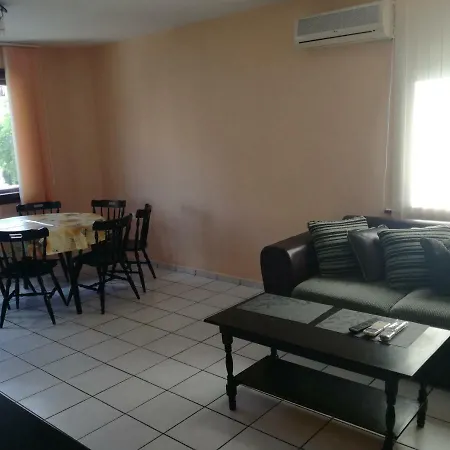 Apartment Tedi Lazur *